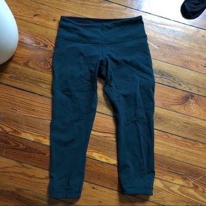 Lululemon Wunder Under crop - REVERSIBLE - size 6